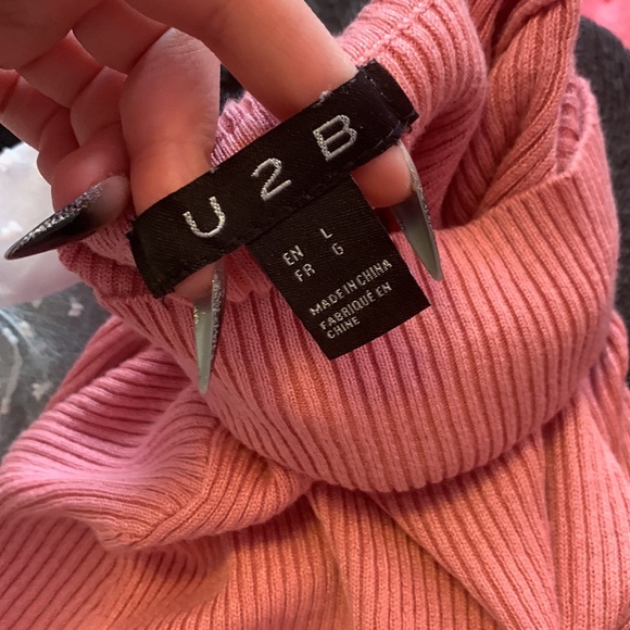 Urban Behaviour Turtlenecks - Picture 3 of 4